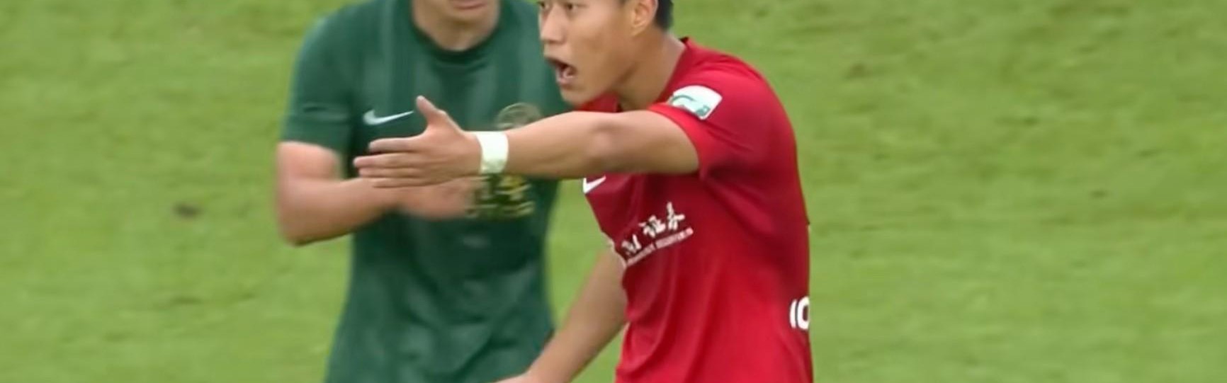 开云-重庆球迷组织联合声明：抗议李镇全被罚，要求对刘浩帆同等处罚